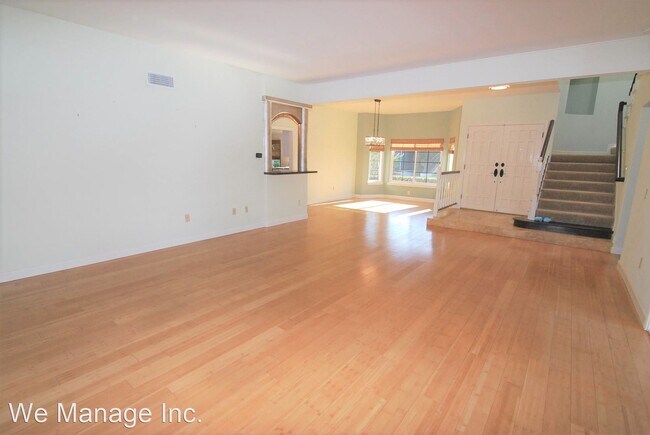 Building Photo - 3 br, 3 bath House - 6237 Riviera Circle