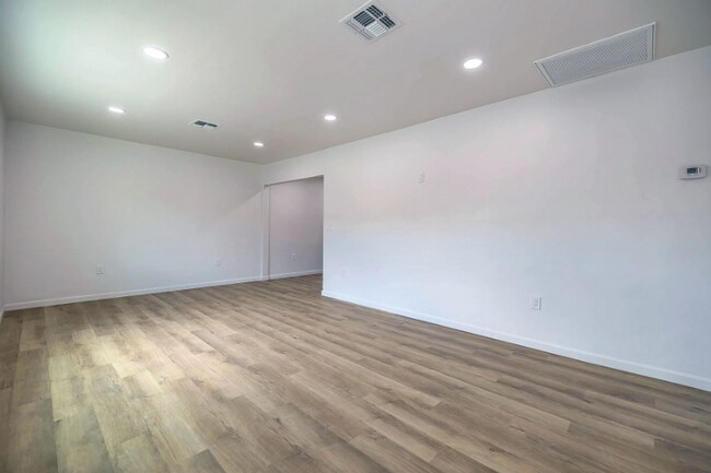 Foto del edificio - 948 E Waverly St