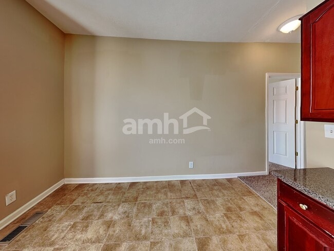 Building Photo - 661 Sugar Mill Dr