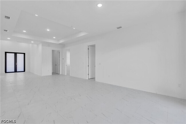 Foto del edificio - 1021 Chiquita Blvd N