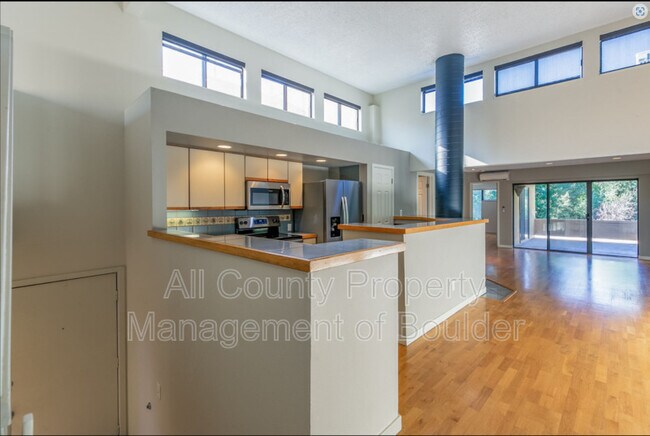 Building Photo - 3835 Northbrook Dr