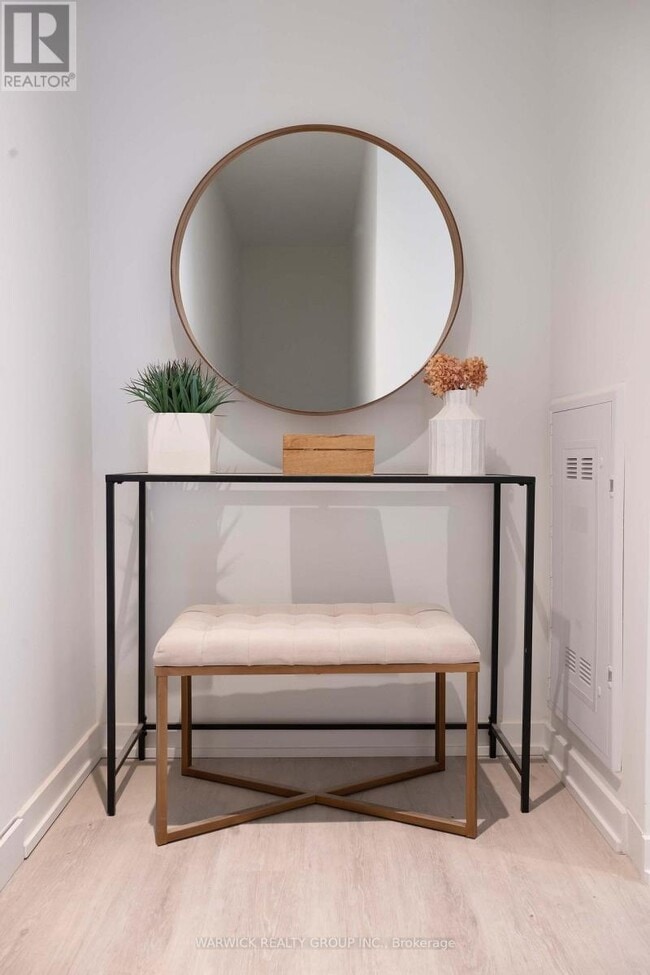 Photo du bâtiment - 4365 Bloor St W