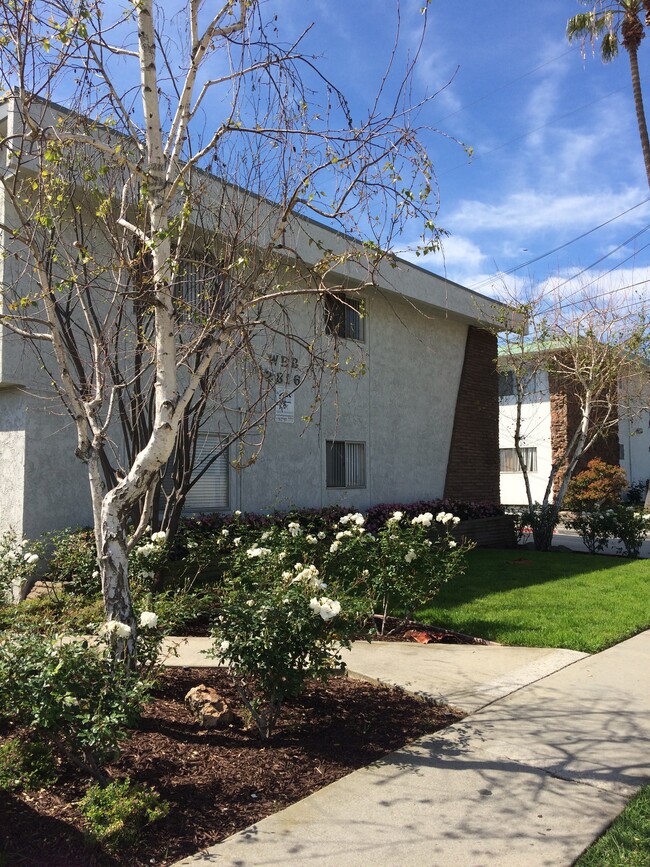 Front of Building - 2816 W 182nd St