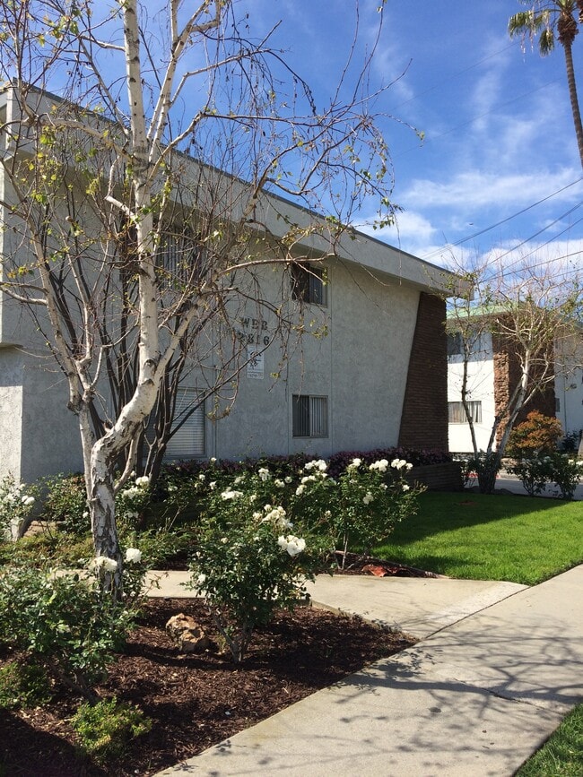 Front of Building - 2816 W 182nd St
