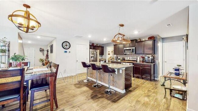 Building Photo - 4250 Long Arrow Dr