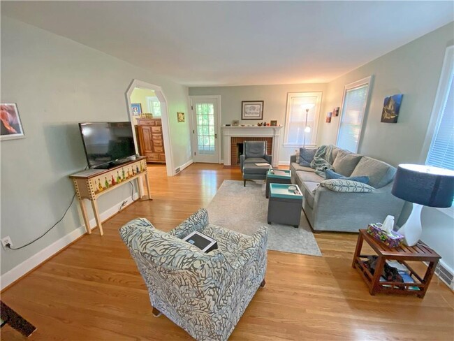 Building Photo - 2577 Elmwood Ave