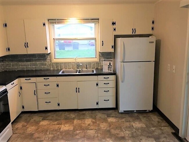 Foto del edificio - 2+ Bedroom Home in Laurel - Minutes Away From Billings, Easy Access to I90!