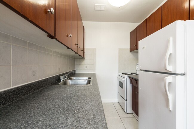 Photo du bâtiment - 365 Eglinton Ave E