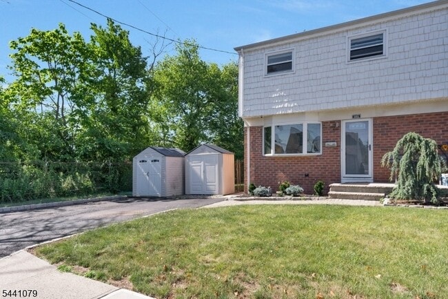 Building Photo - 640 Desota Dr