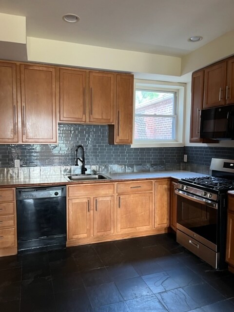 Primary Photo - 706 Lennox St
