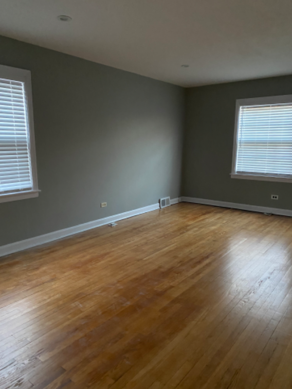 Building Photo - 4401 W Wrightwood Ave