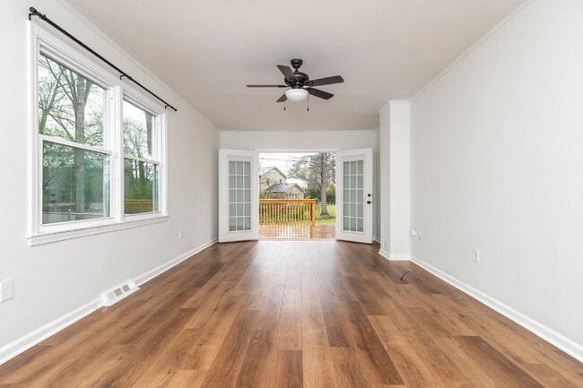 Building Photo - Beautiful 3 Bedroom, 2.5 Bath Home Tucked Away on Cul-de-Sac $1,825/mo rent