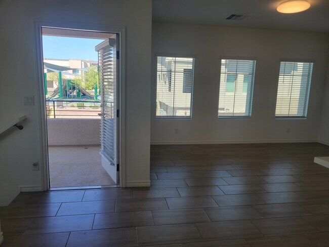 Foto del edificio - 600 N Carriage Hill Dr