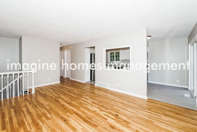 Building Photo - Freshly Updated 4 Bedroom Home