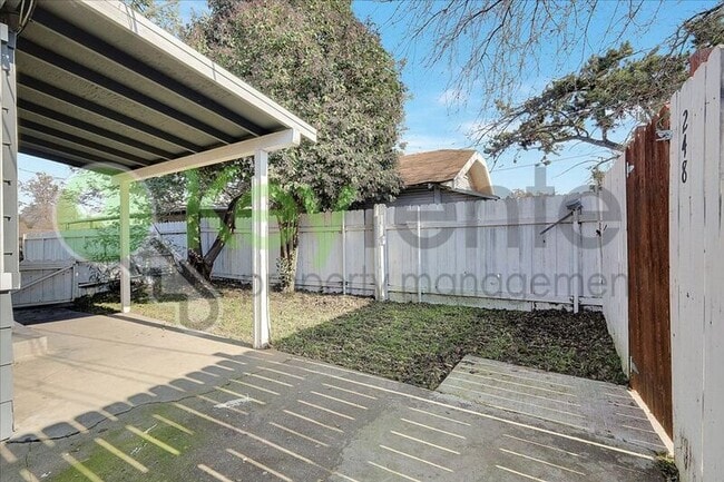 Building Photo - 246 Santiago Ave