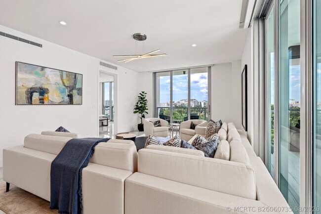 Foto del edificio - 485 E Royal Palm Rd