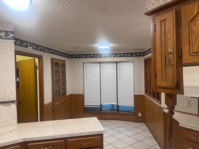 Building Photo - Brick 3/2/2 in Nice Denison Neighborhood O...