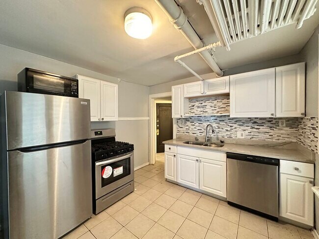 Foto del edificio - 8140 Keating Ave