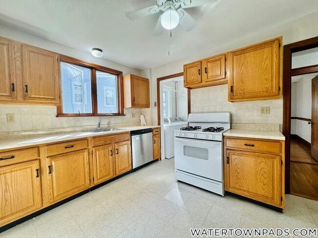 Foto del edificio - 137 Hillside Rd