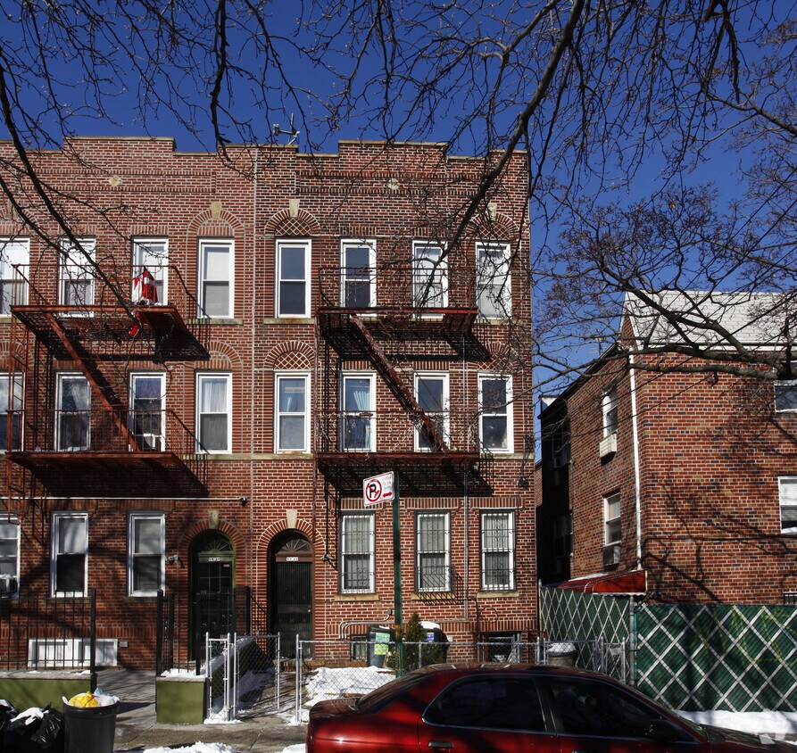 Foto del edificio - 86-41 56th Ave