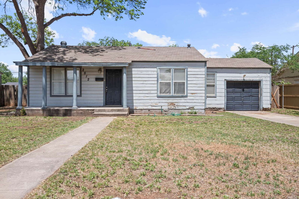 Primary Photo - Cozy 3 Bed, 2 Bath with Backyard Deck