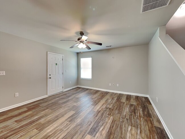 Foto del edificio - One Month FREE Move-in Special!