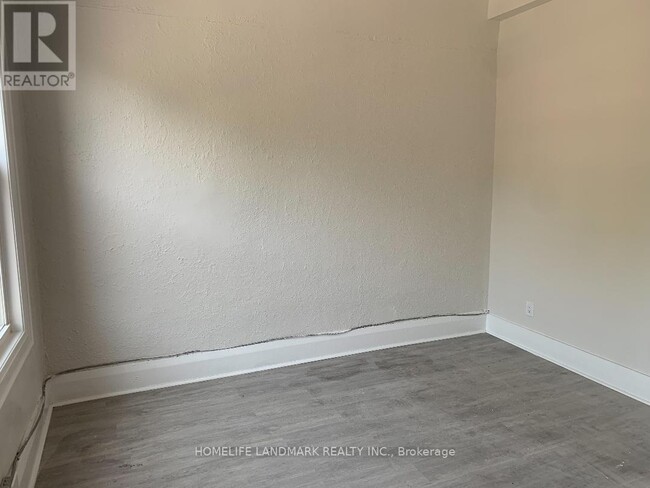 Building Photo - 461 Parliament St