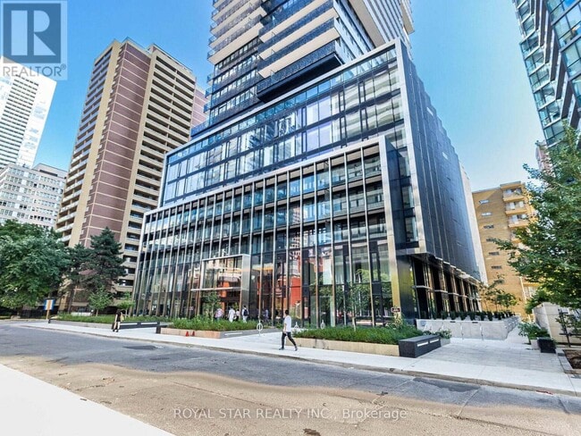 Building Photo - 55 Charles St E