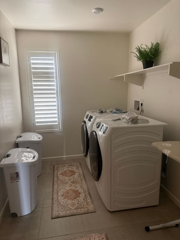 Foto del edificio - 467 W Buttercup Ln