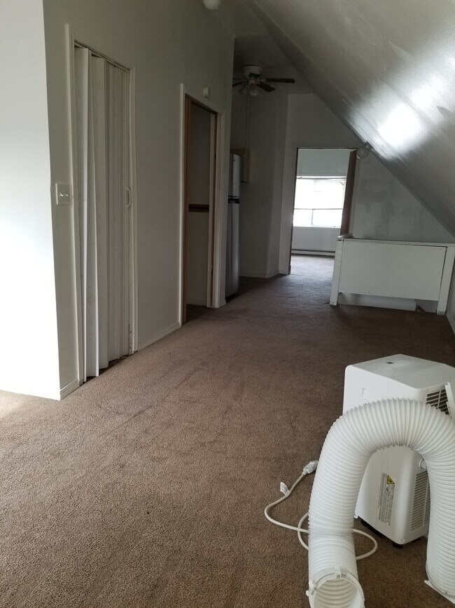 15448 Calcutta Ave Unit Spacious 1BR, Cleveland, OH 44110 Apartments