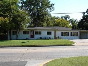 Building Photo - 223 E Independence St