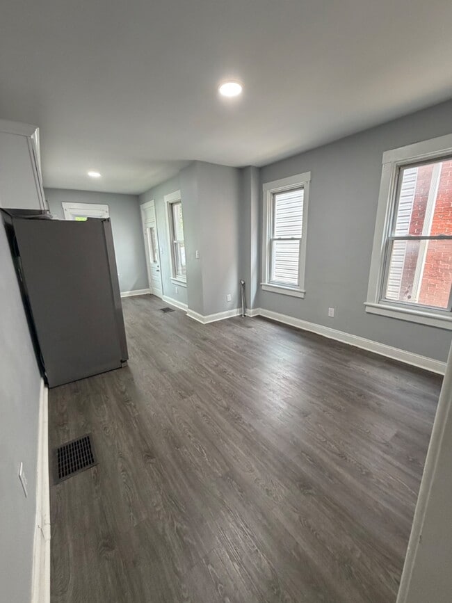 Building Photo - 142 Fairground Ave