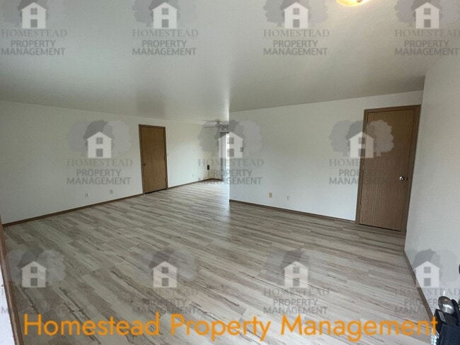 Building Photo - 659