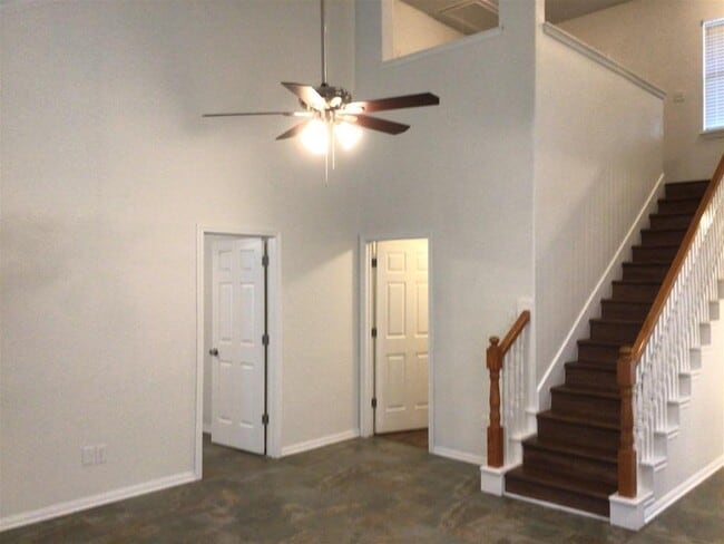 Building Photo - 30710 Country Meadows Dr