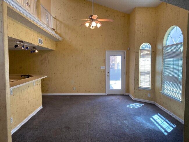 Building Photo - 12374 Paseo Lindo Dr