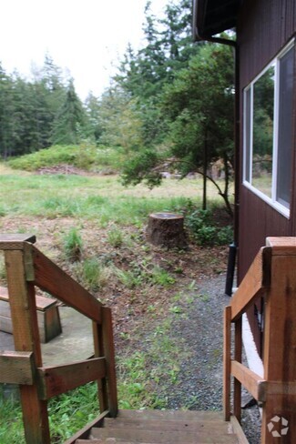 Building Photo - 6867 Deer Ln