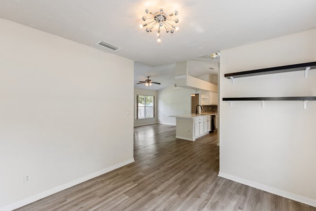 Building Photo - 13219 Pinyon Dr