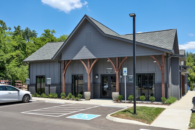 Clubhouse - Emerald Knoxville Apts.