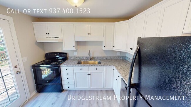 Building Photo - Renovated 3 bed, 2 bath tri-level home wit...