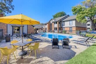 Building Photo - The Ellington