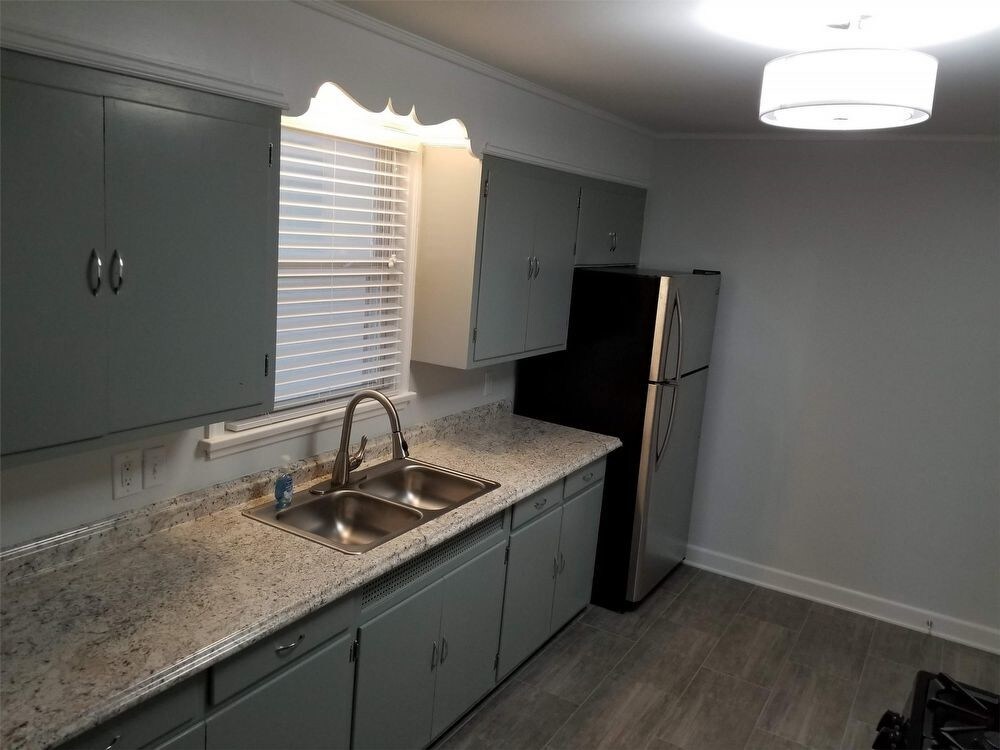 Primary Photo - 3080 Sullivant Avenue - 1