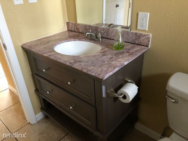 Foto del edificio - 2 br, 1 bath Apartment - 218 Linden Street