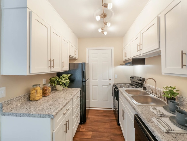 1 Bed x 1 Bath Kitchen - Redmond Chase