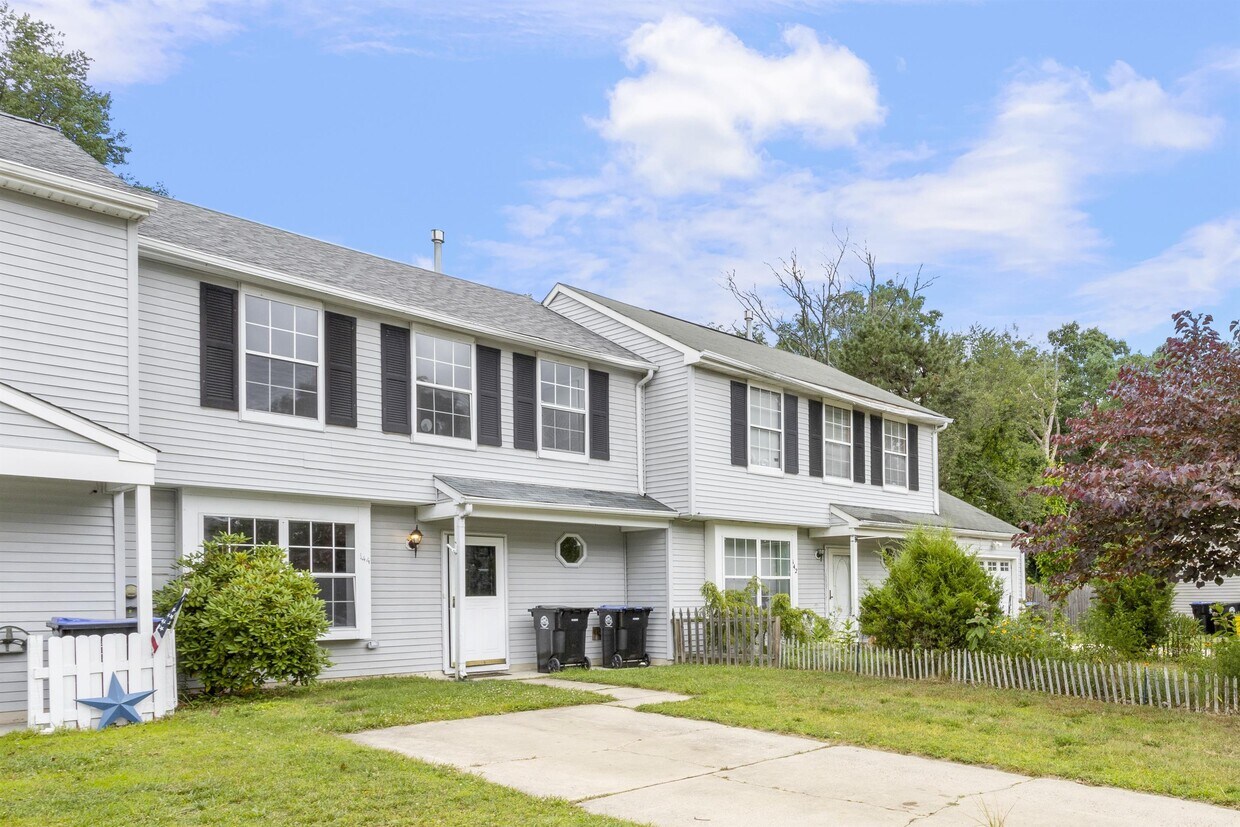 Primary Photo - 144 Shoreline Dr