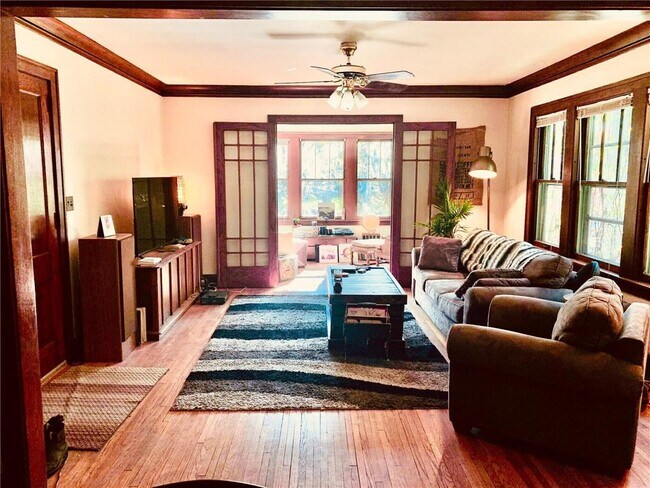 Building Photo - 2828 28th Ave S