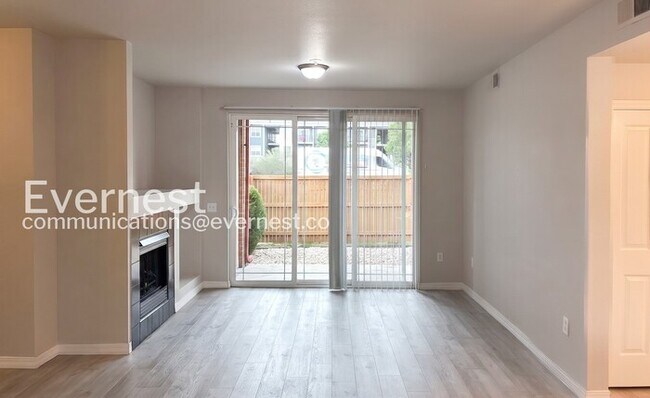 Foto del edificio - 3 Bed & 2 Bath Condo in Fort Collins / Coming Soon!