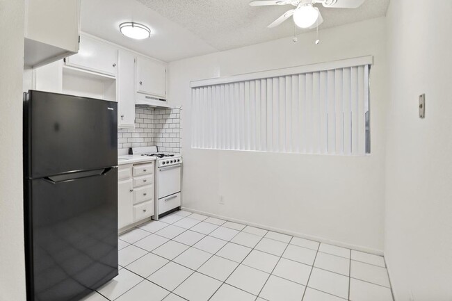 Interior Photo - 1394 Midvale Avenue,