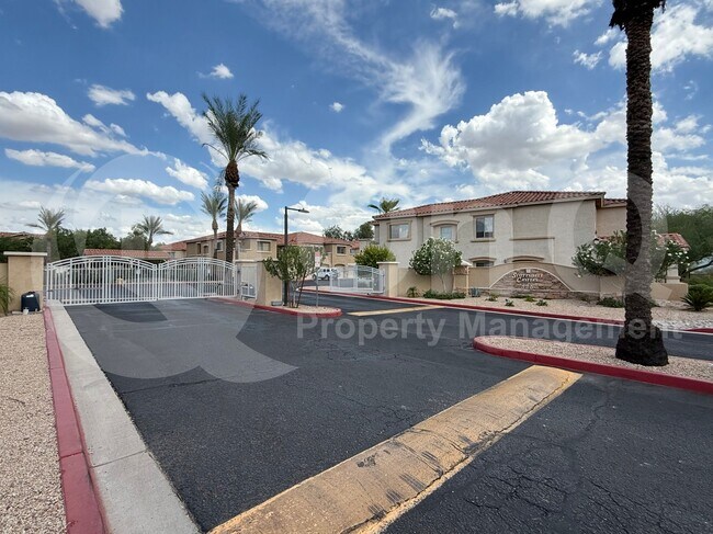 Foto del edificio - 525 N Miller Rd