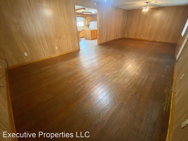 Building Photo - 3 br, 1.5 bath House - 312 South Kinney St...