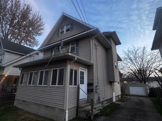 Building Photo - 44 E Brookside Ave